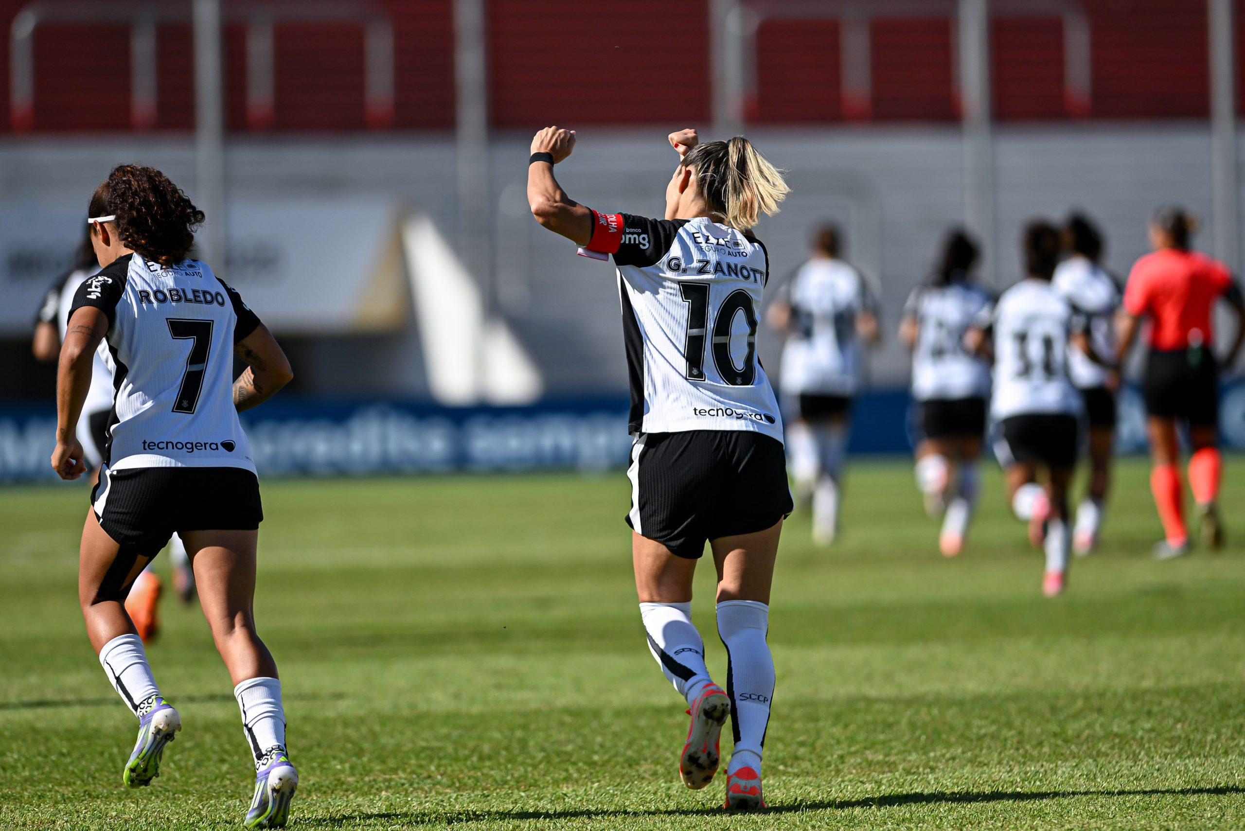 Gabi Zanotti volta a anotar hat-trick pelo Corinthians após dois anos e meio