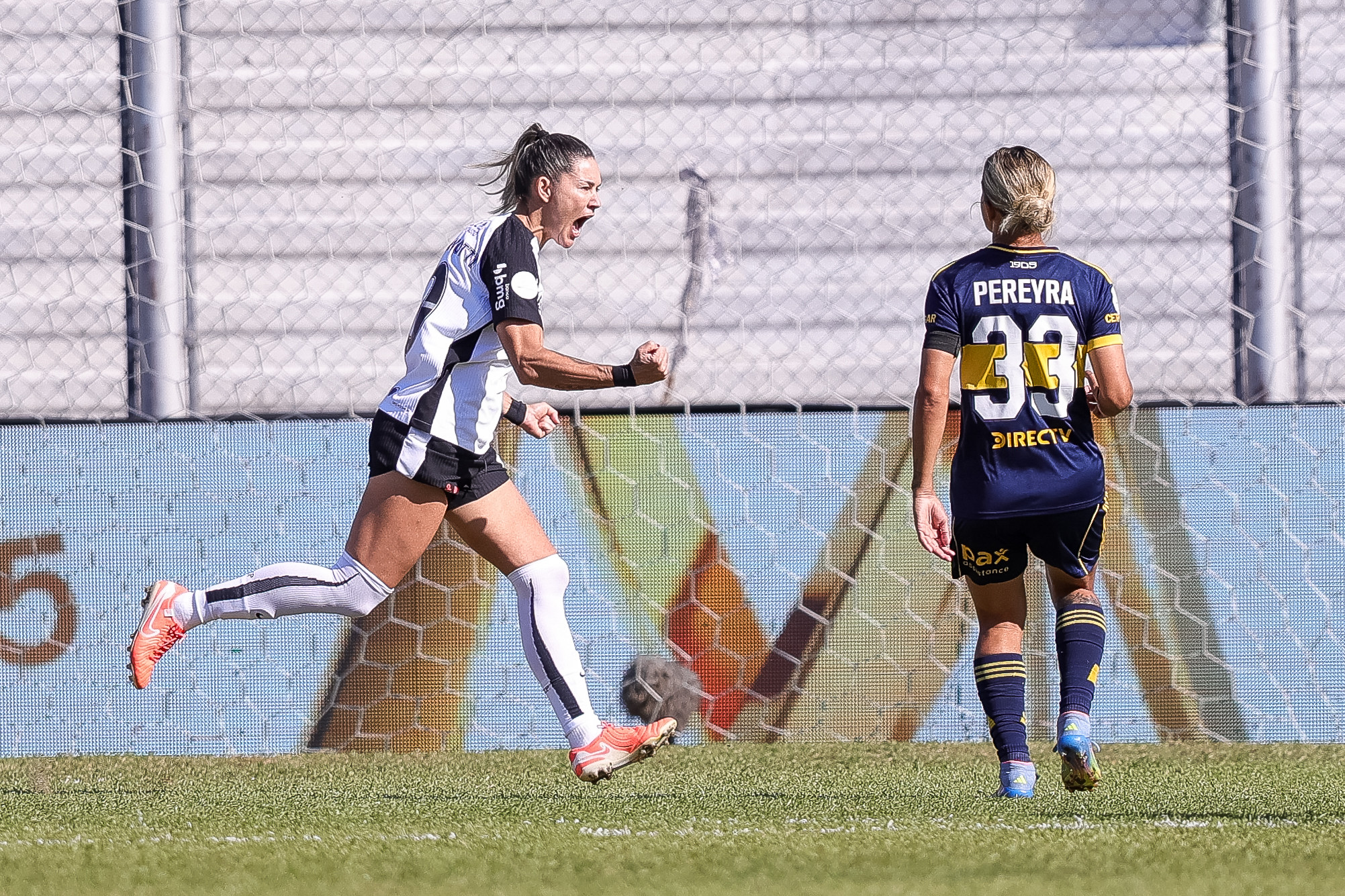 Atacante do Corinthians celebra goleada e artilharia e mira título da Libertadores FemininaASKAAA