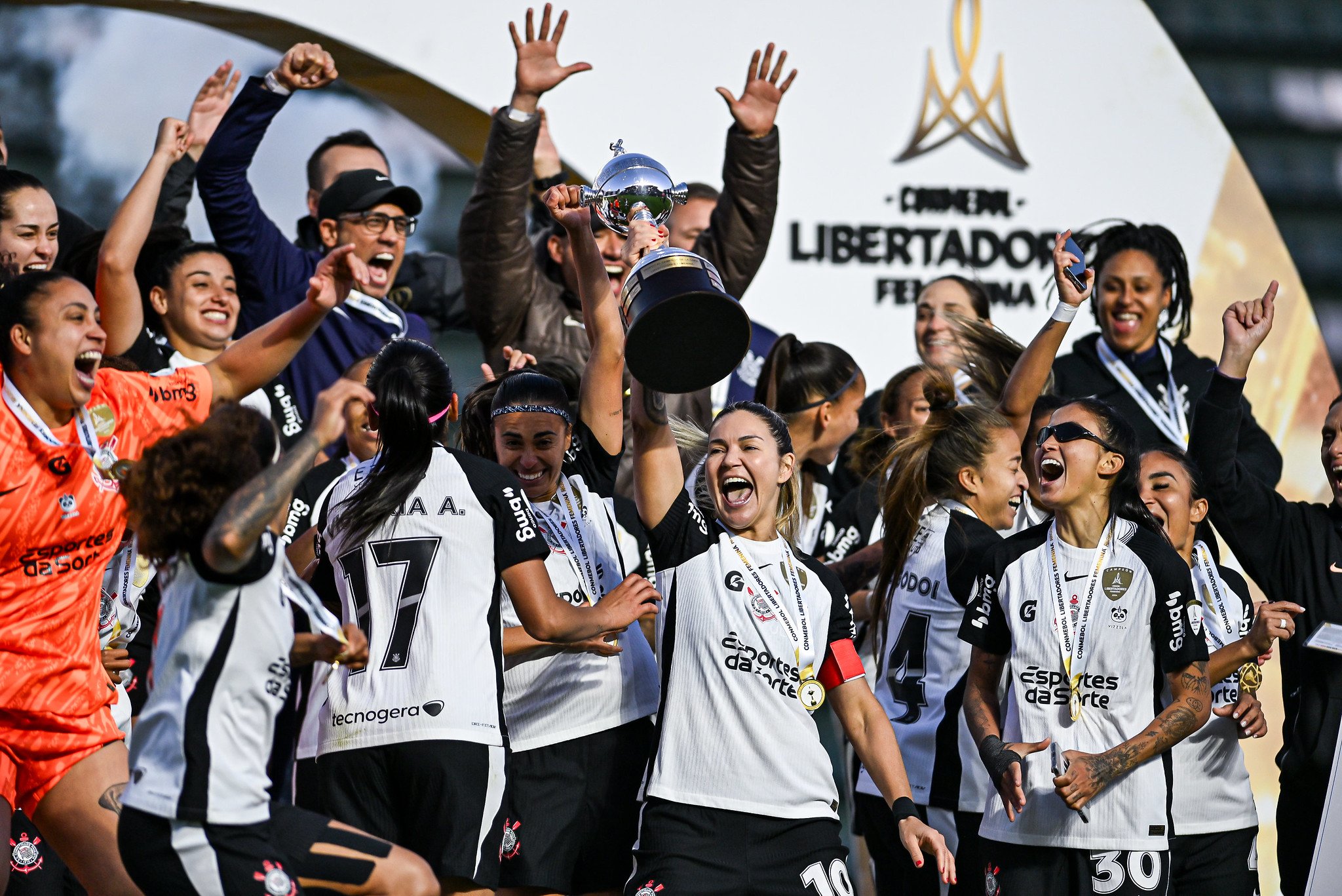 Festa, discursos e confiança: Corinthians divulga bastidores de título da Libertadores Feminina