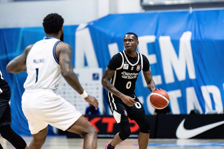 Corinthians permite virada no último quarto e estreia no NBB com derrota para o Minas