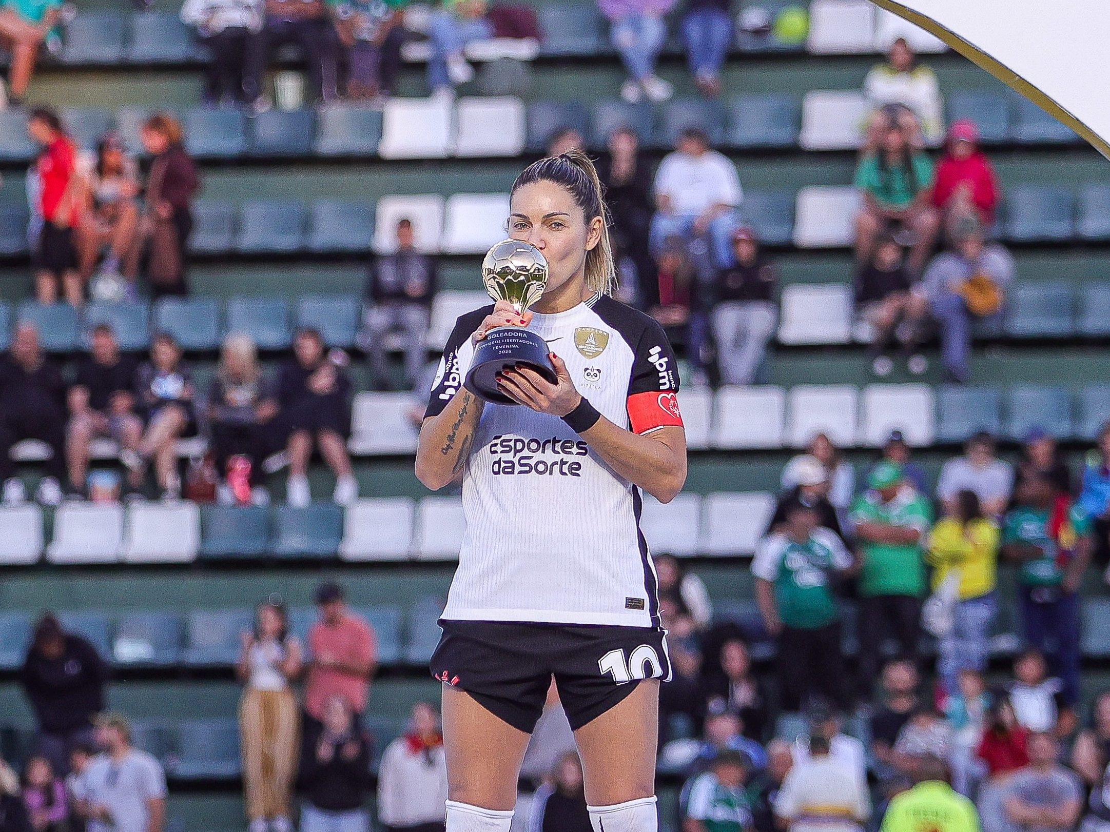 Atacante do Corinthians consegue feito inédito na história da Libertadores Feminina