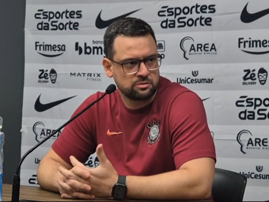 Auxiliar do Corinthians lamenta postura dos atletas em derrota, analisa jovens e projeta sequência de Memphis e Garro