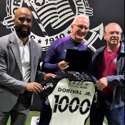 Corinthians homenageia técnico Dorival Júnior por marca histórica na carreira - Central do Timão