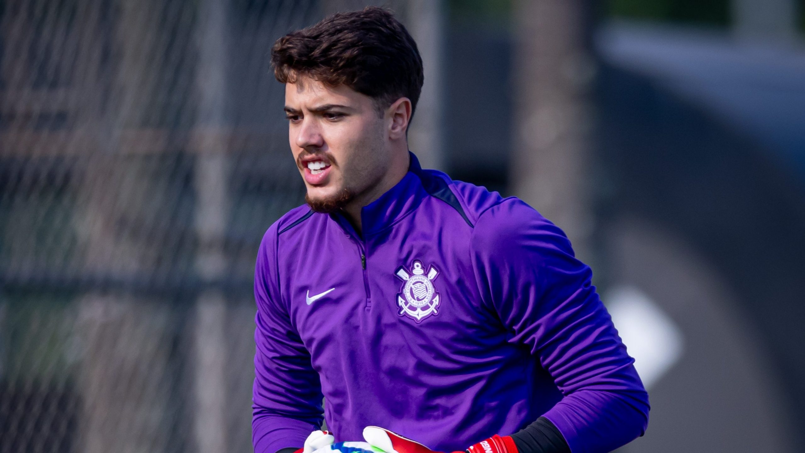 Pai de Felipe Longo relembra a trajetória do goleiro no Corinthians até possível estreia no profissional