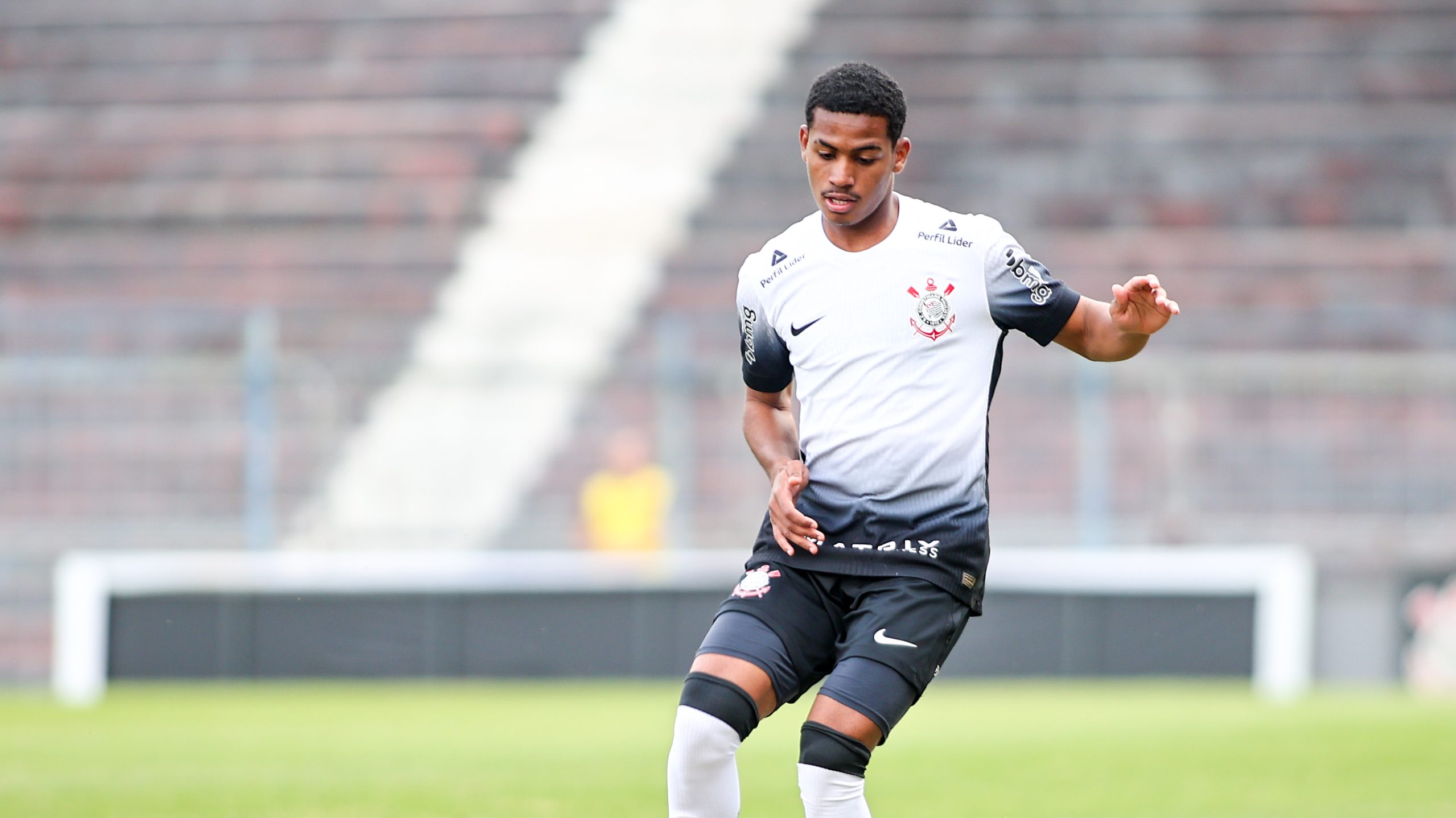Corinthians devolve jovem da base após perda de espaço com nova comissão do sub-20