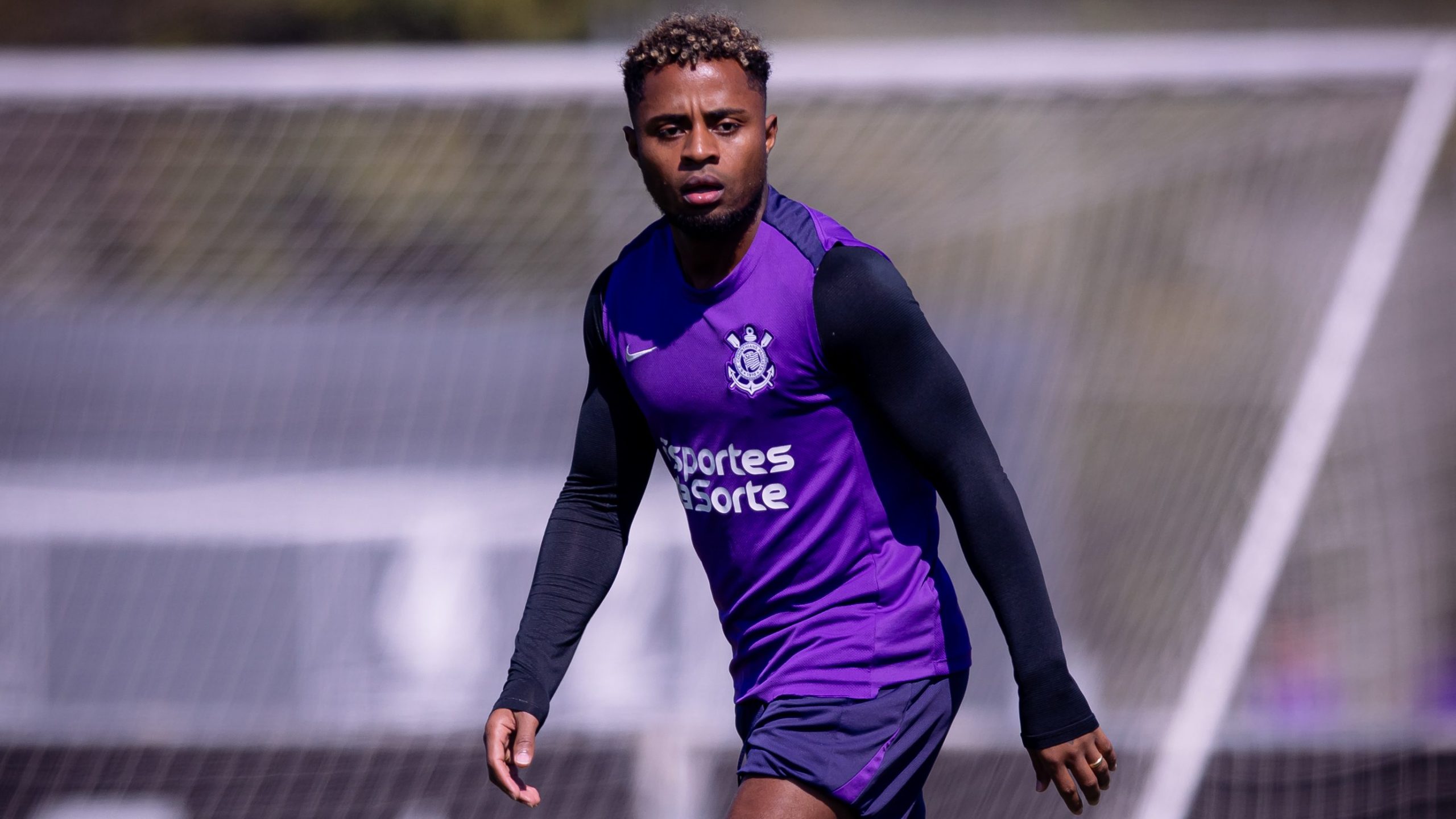 Emprestado pelo Corinthians, lateral fala sobre adaptação na Ucrânia e projeta evolução
