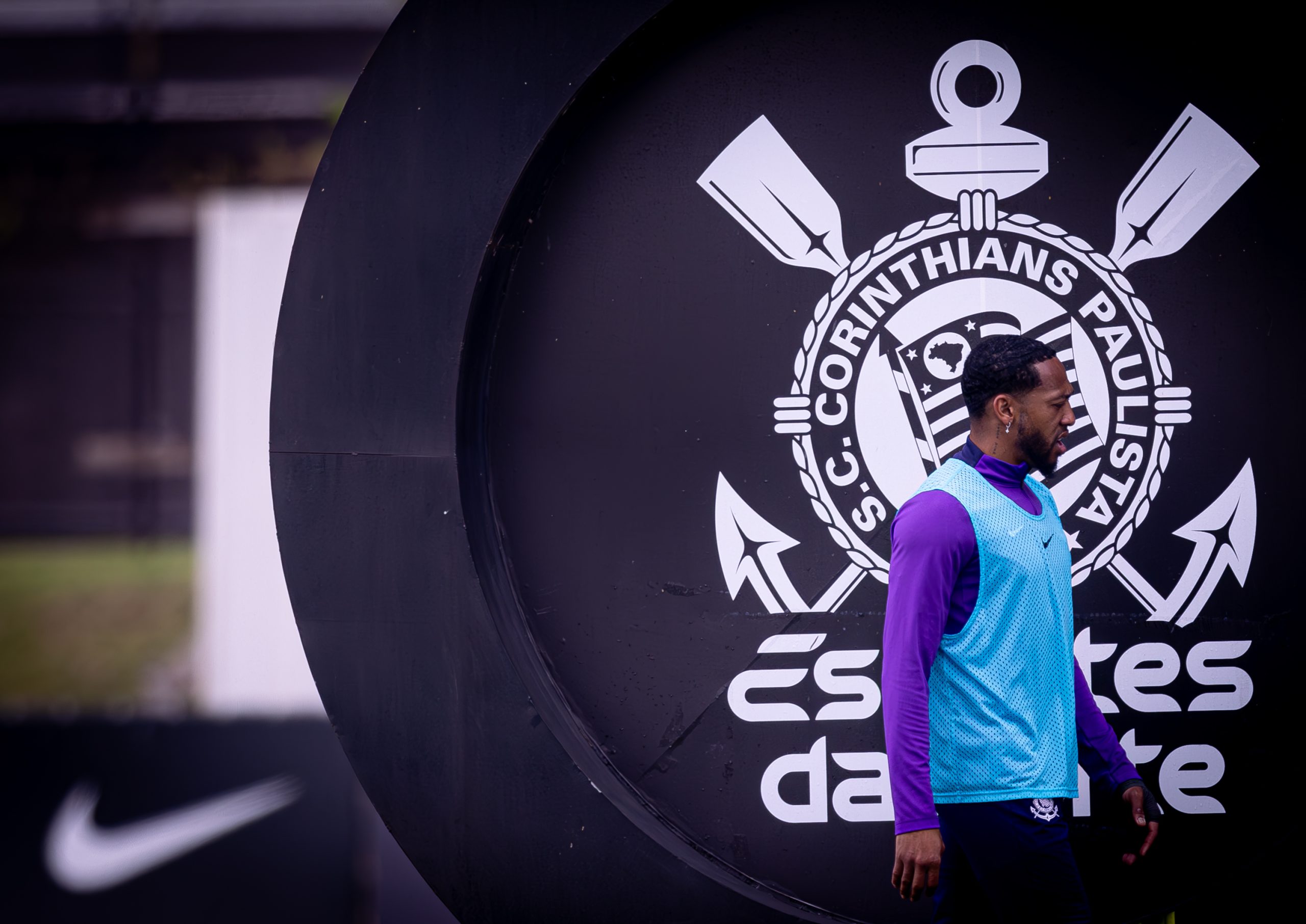 Martínez não retorna após folgas e soma quatro treinos sem aparecer no CT do Corinthians