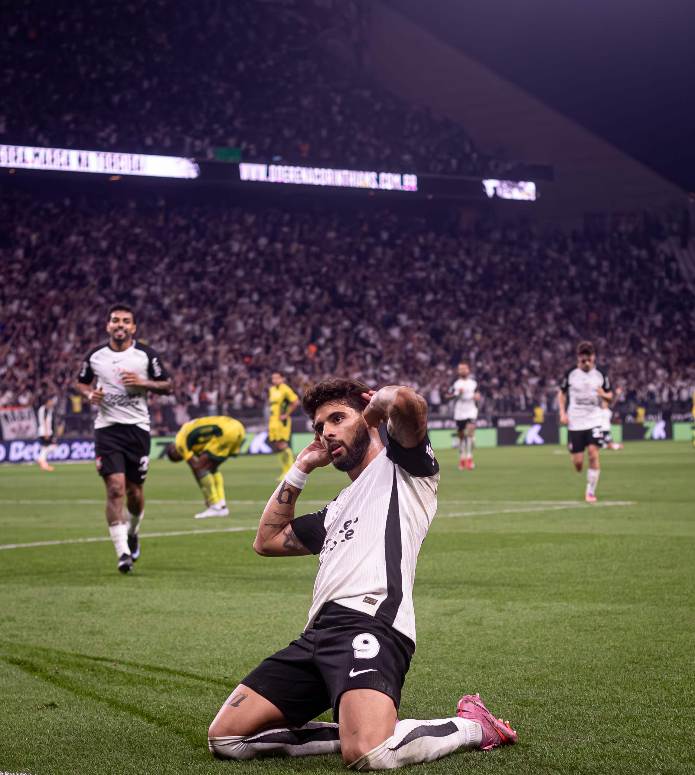 Atacante iguala segundo maior número de gols em uma temporada pelo Corinthians e atinge marca histórica no Brasileirão