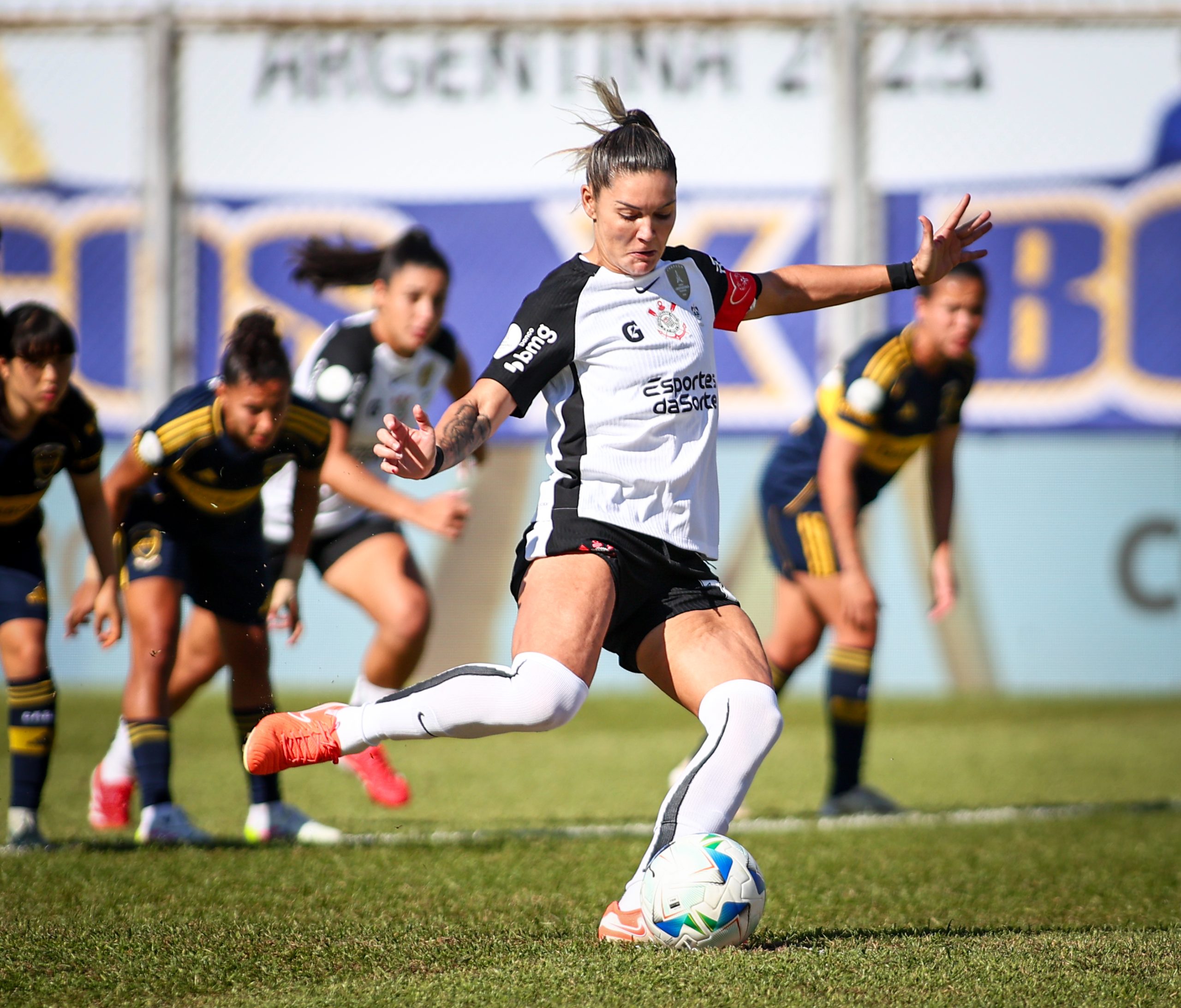 Gabi Zanotti se isola como segunda maior artilheira da história do Corinthians na Libertadores Feminina