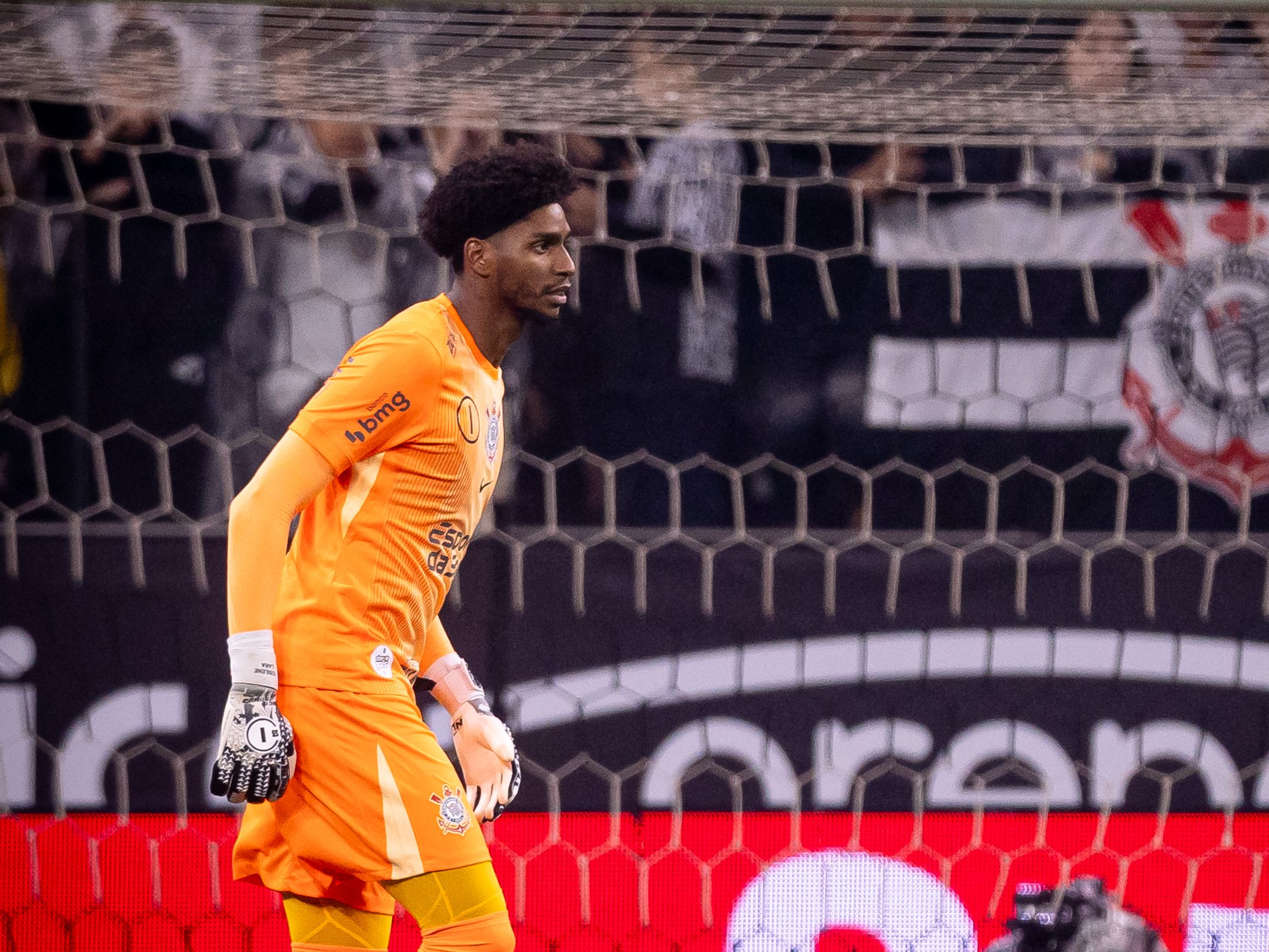 Goleiro do Corinthians fala sobre jovem reserva, jogo pela Seleção e defende executivo de futebol - Central do Timão