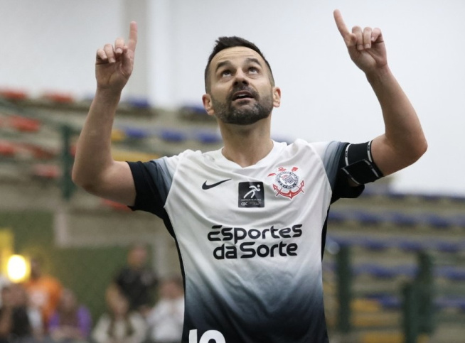 Ídolo do Corinthians comenta classificação na Liga Nacional e misto de emoções em relação a sua aposentadoria