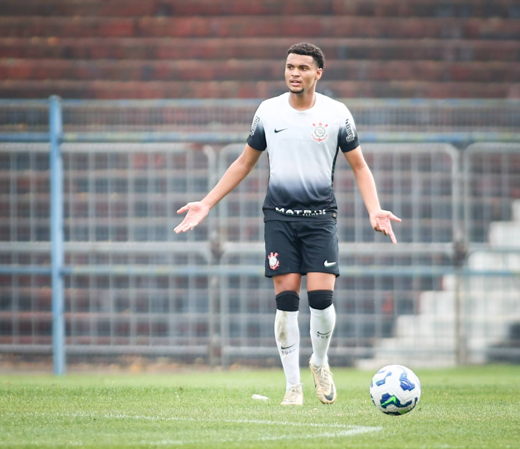Defensores da base do Corinthians projetam jogos decisivos no Paulistão Sub-15 e 17