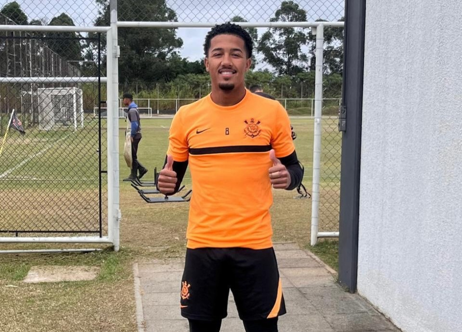 Corinthians dispensa jogador recontratado para a base na gestão Augusto Melo; atleta ainda não assinou a rescisão
