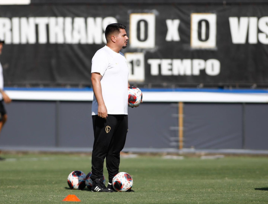 Técnico do Sub-15 do Corinthians comenta trajetória nas categorias de base do clube