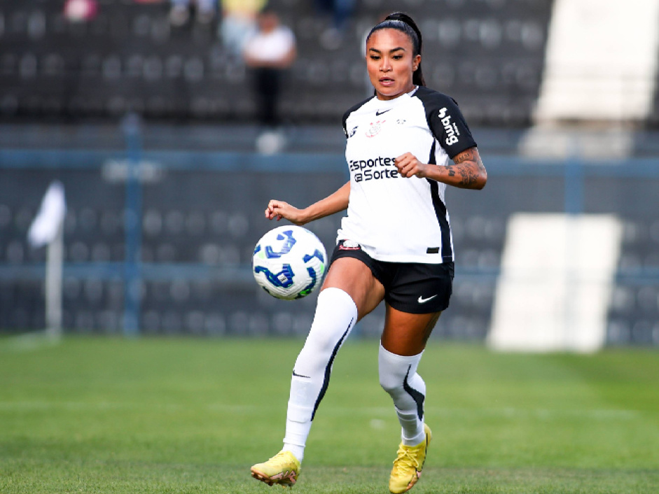 Zagueira do Corinthians comenta presença da torcida na Libertadores Feminina e critica Conmebol