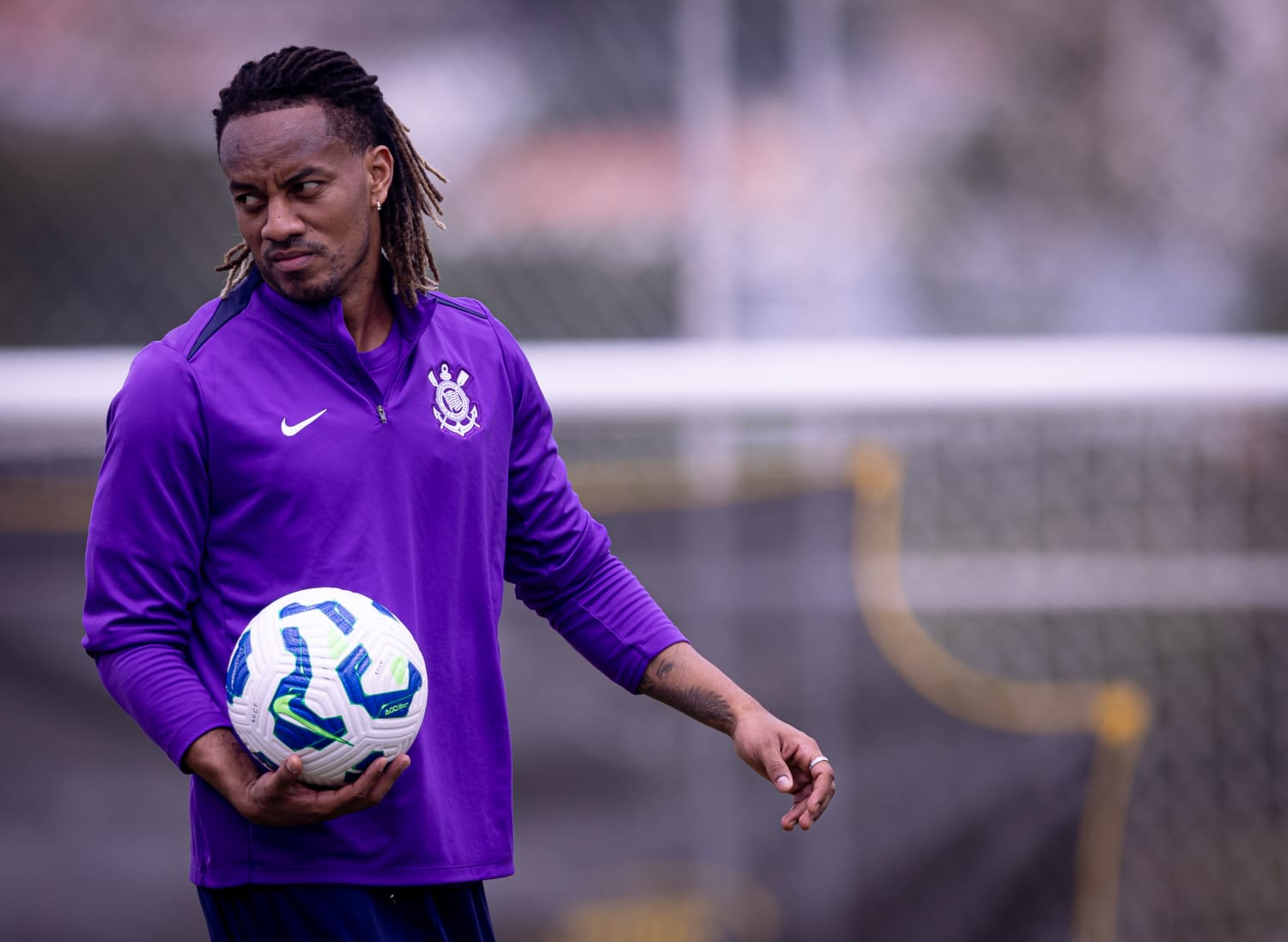 Saiba quem são os desfalques e pendurados do Corinthians para enfrentar o Santos no Campeonato Brasileiro