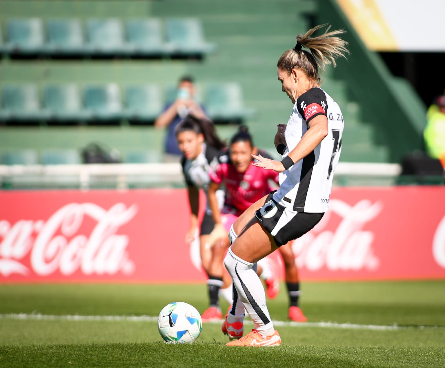 Meia do Corinthians se aproxima de pódio na artilharia histórica do clube na Libertadores Feminina