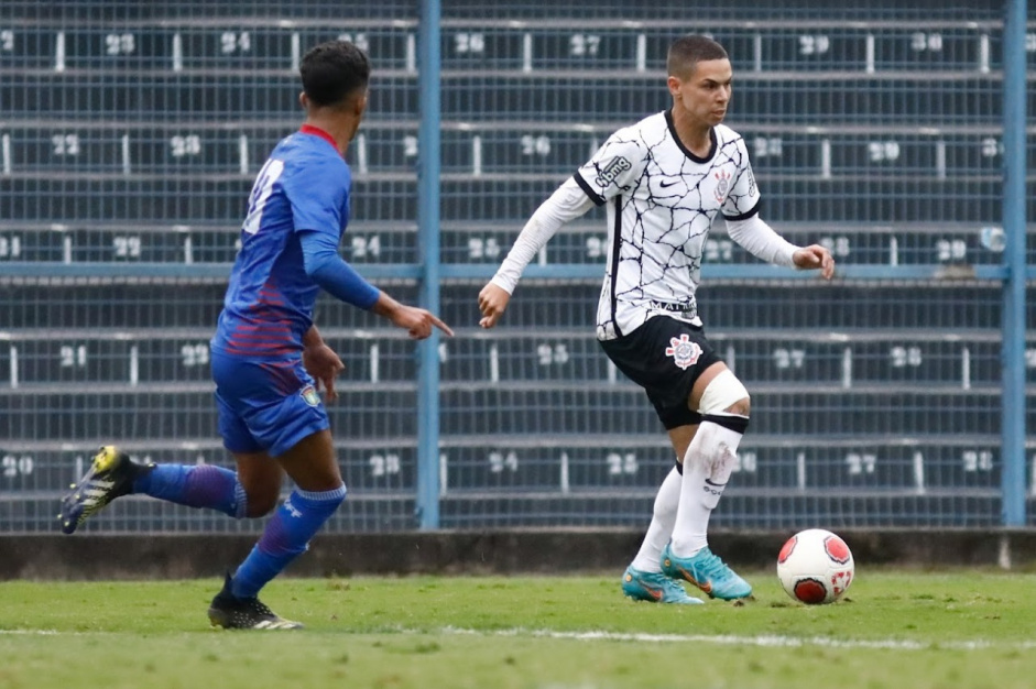 Atacante com passagem pela base do Corinthians revela bastidores de sua passagem pelo clube