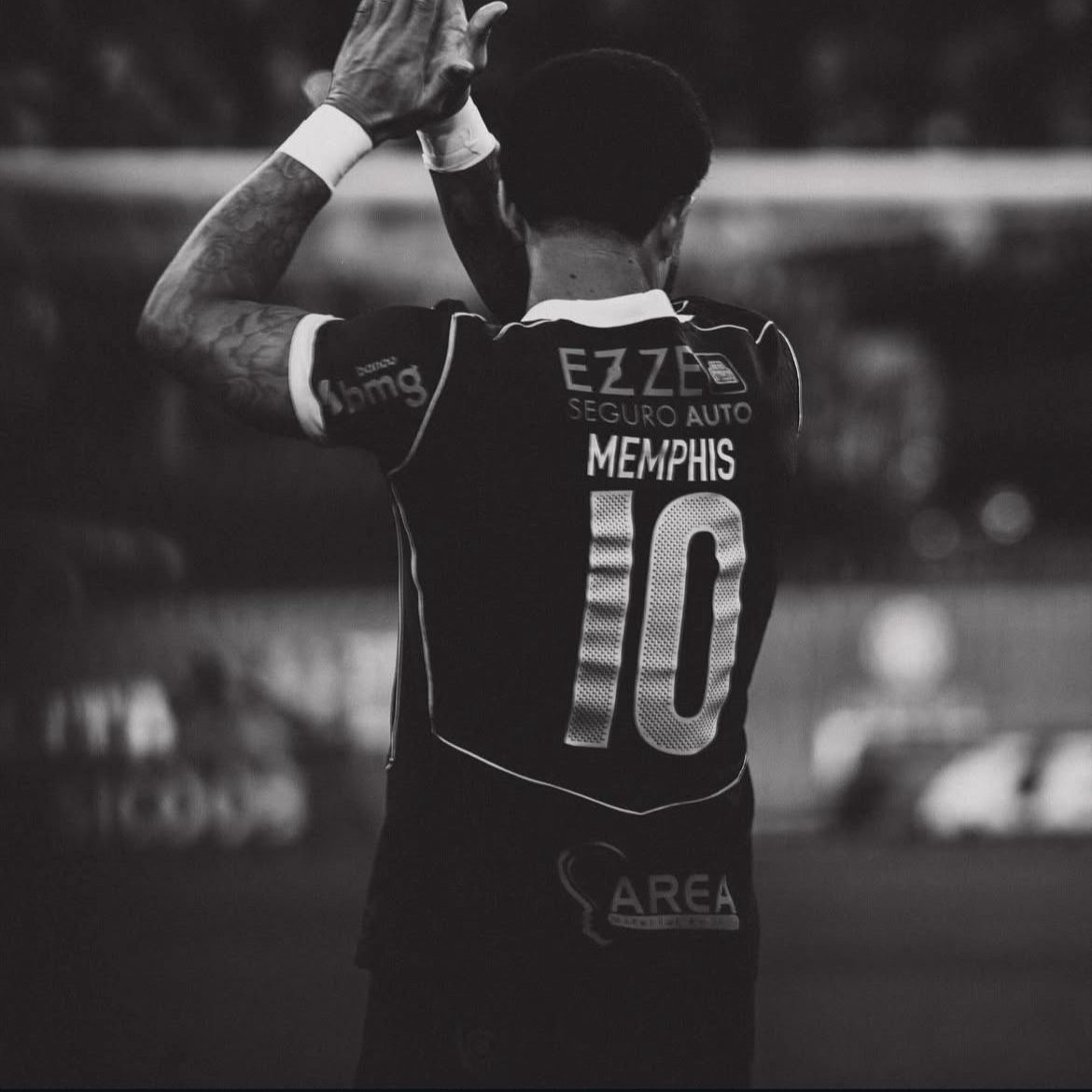 De Douglas a Memphis Depay: relembre os últimos jogadores que vestiram a camisa 10 do Corinthians