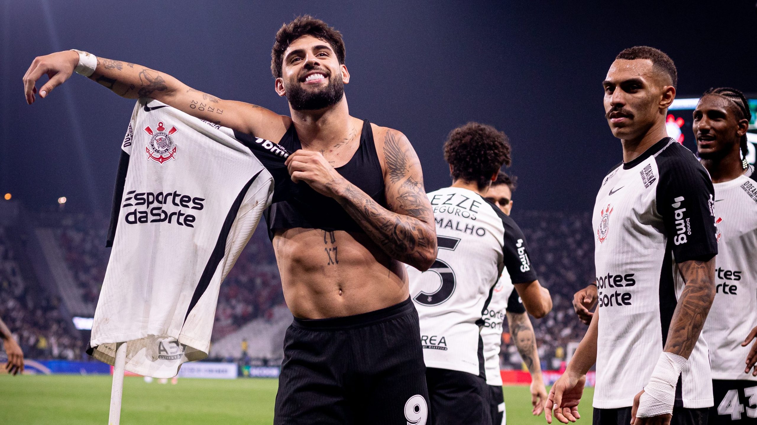 Lateral do Corinthians detalha discussão com atacante na final da Copa do Brasil: “fiquei assustado”
