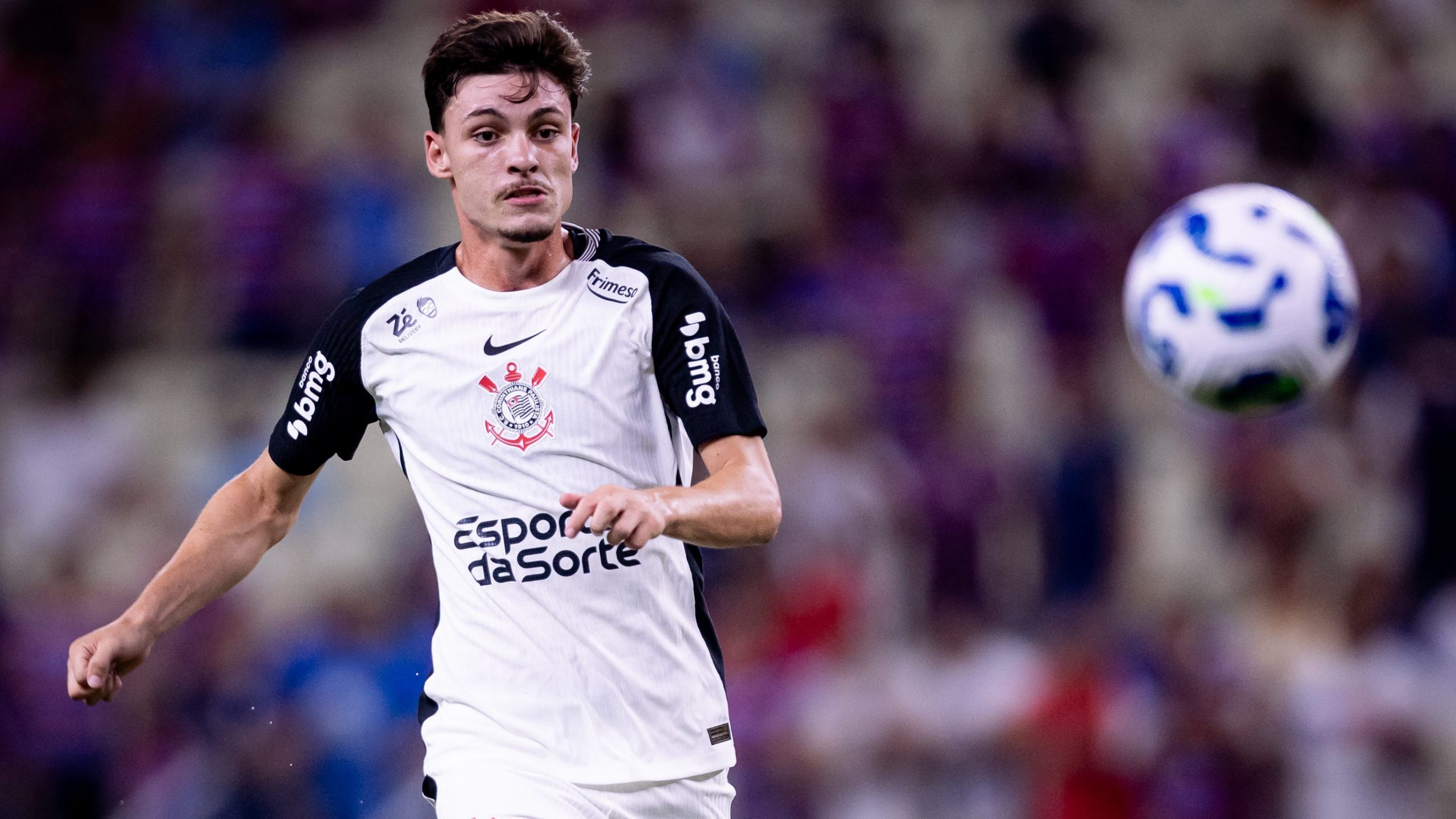 Agente de meio-campista do Corinthians revela sondagens da Europa, mas afirma: 