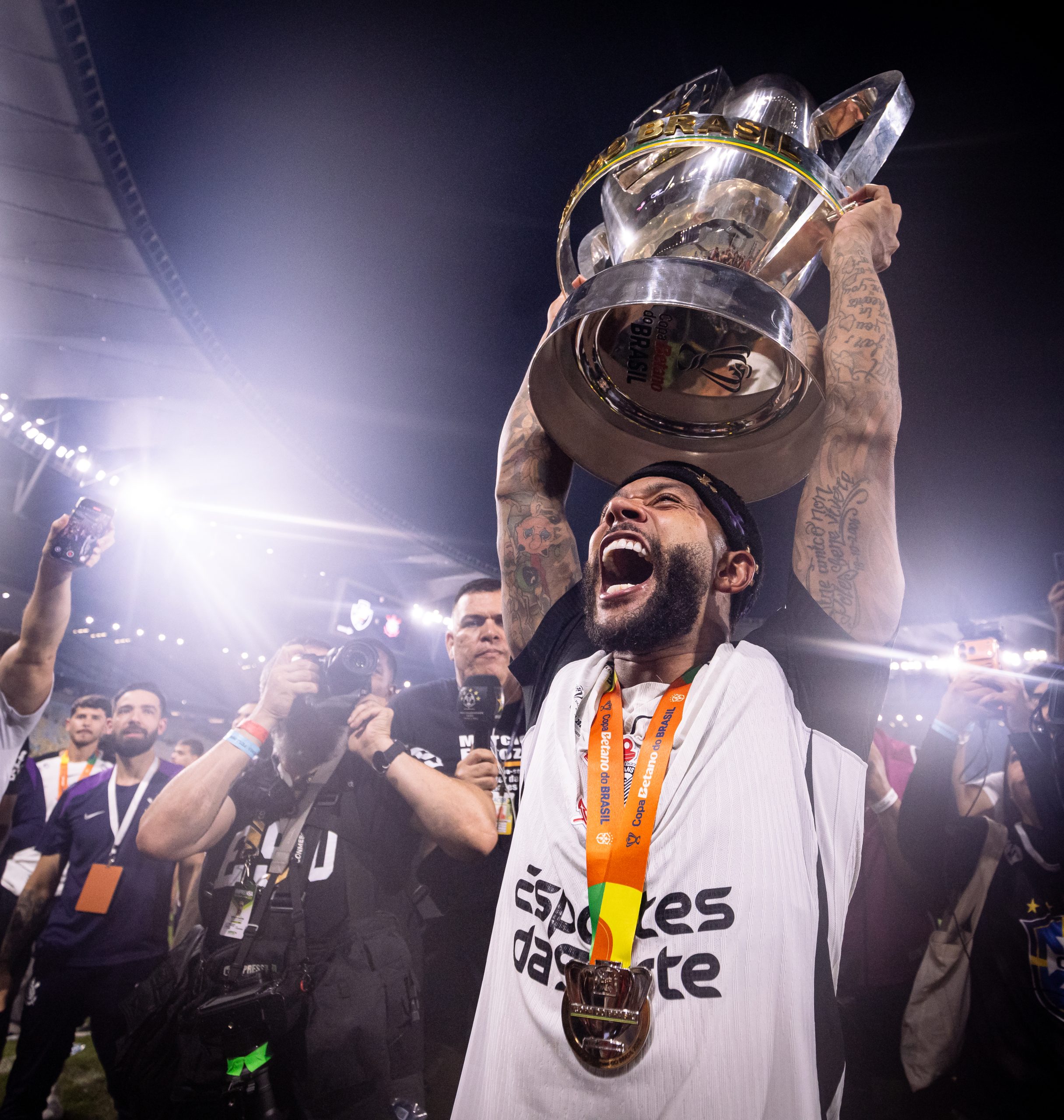 Memphis é destaque na mídia da Holanda após título e cobranças à diretoria do Corinthians