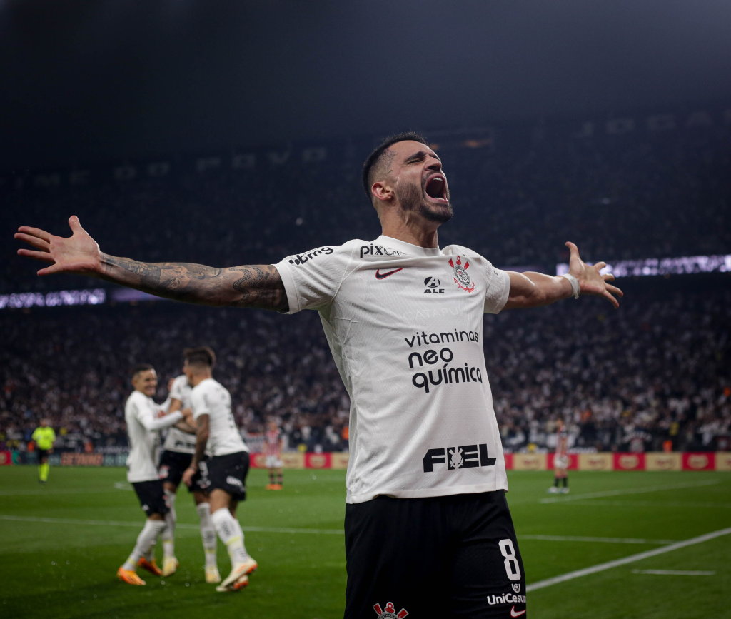 Ex-camisa 8 do Corinthians inicia trajetória como comentarista na final da Copa do Brasil