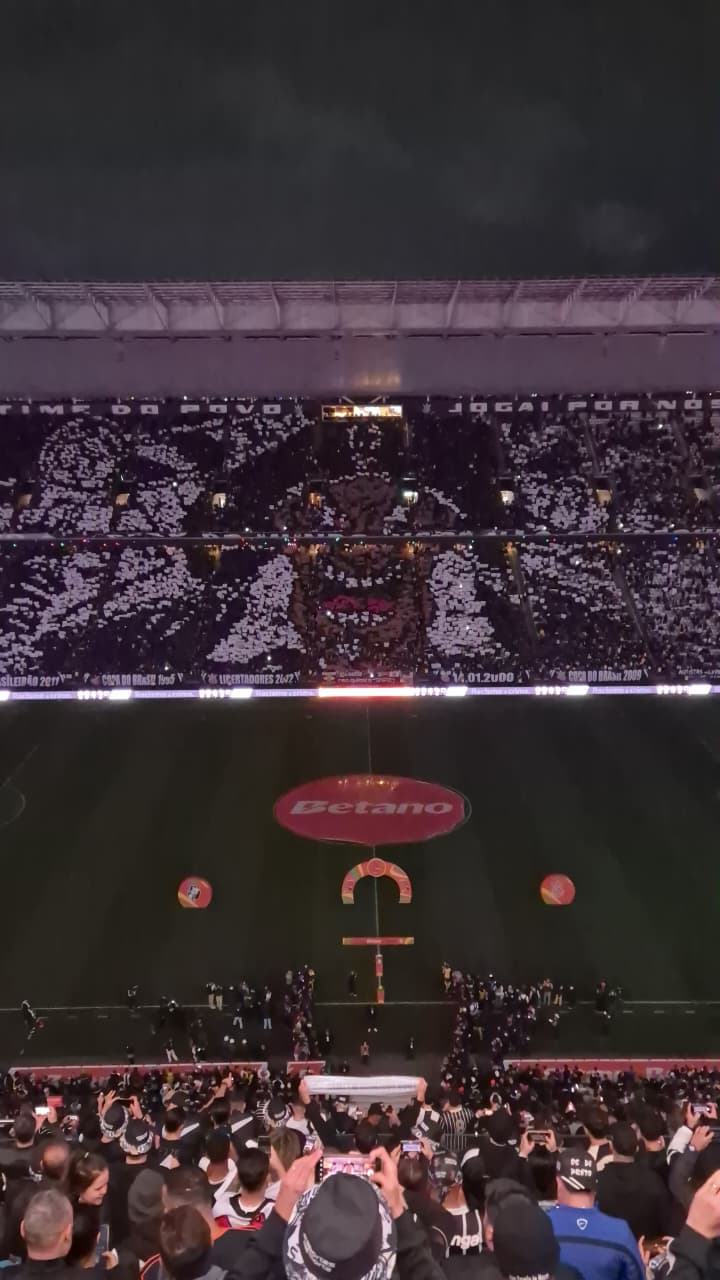 Copa do Brasil: Corinthians exibe mosaico provocativo ao Vasco em alusão ao Mundial de 2000