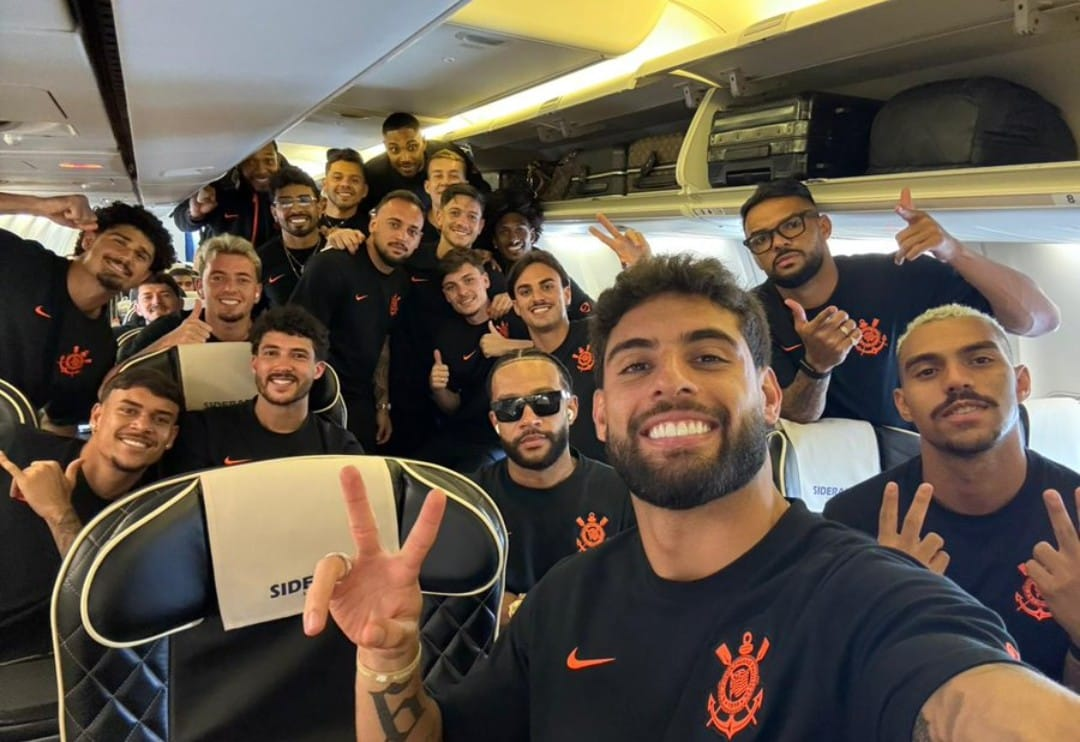 Com todo elenco disponível, Corinthians desembarca no Rio de Janeiro para final da Copa do Brasil