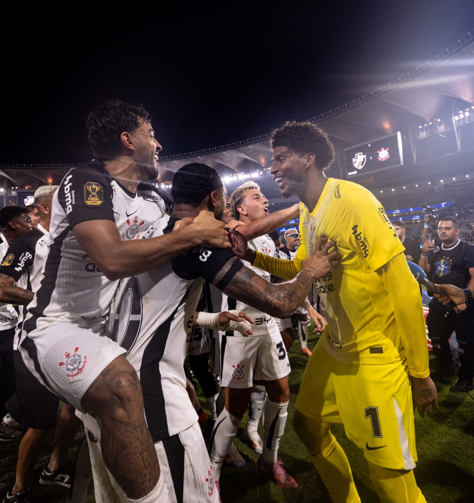 Valorizado: Corinthians rejeita oferta do futebol italiano por goleiro Hugo Souza