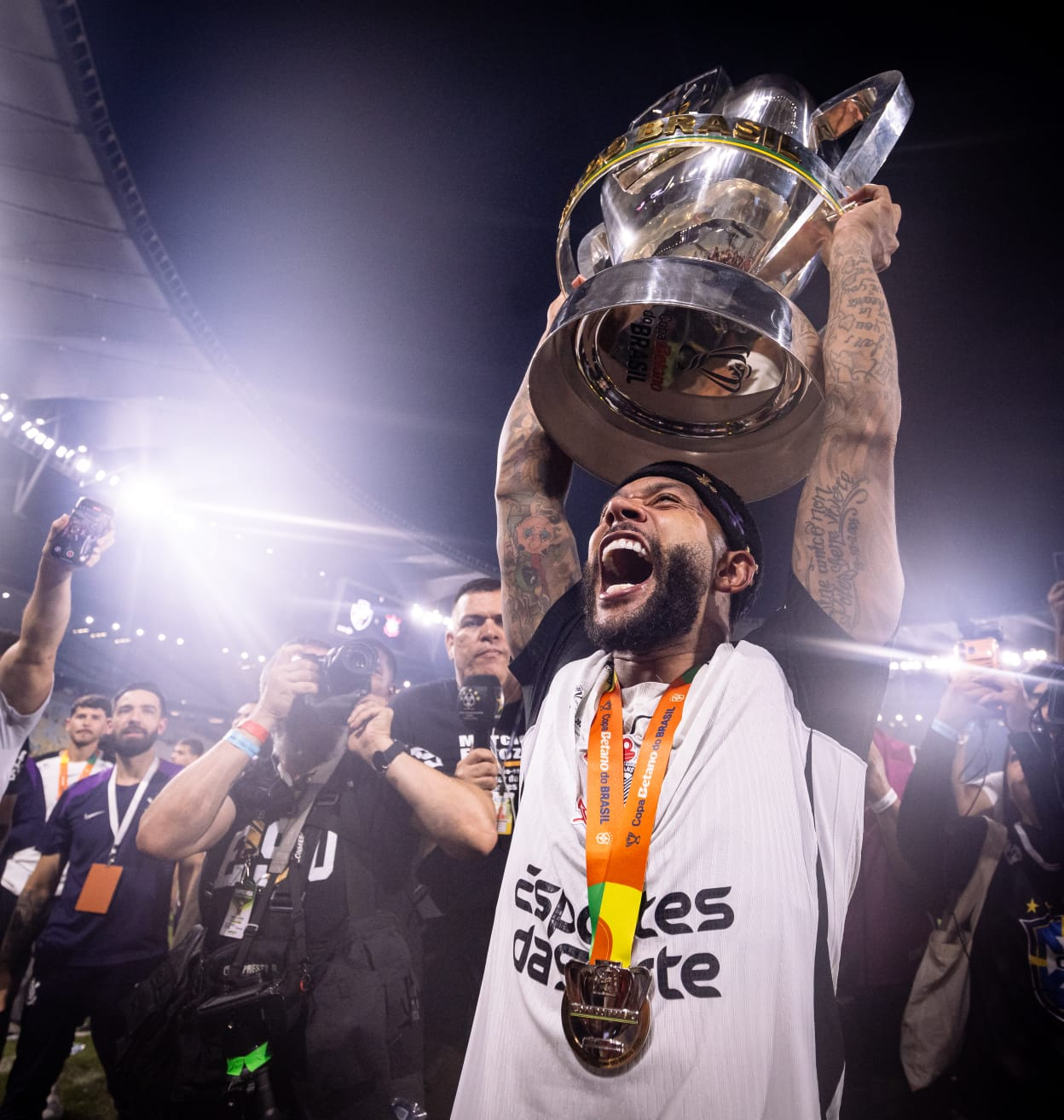 Corinthians progride no pagamento de dívidas com Memphis Depay