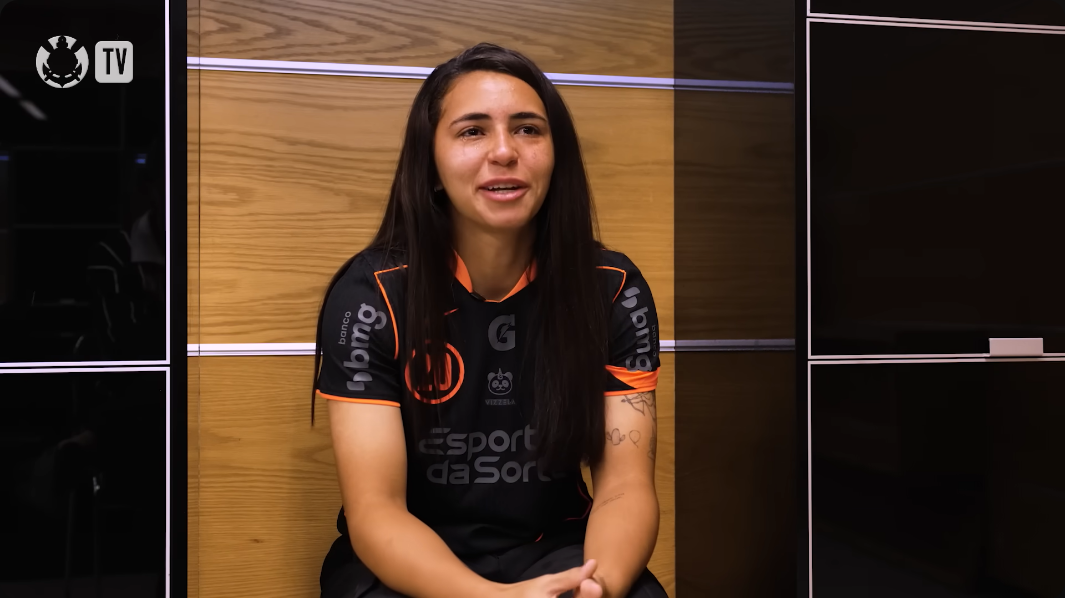 Mariza recebe homenagem do Corinthians e agradece apoio da Fiel durante passagem