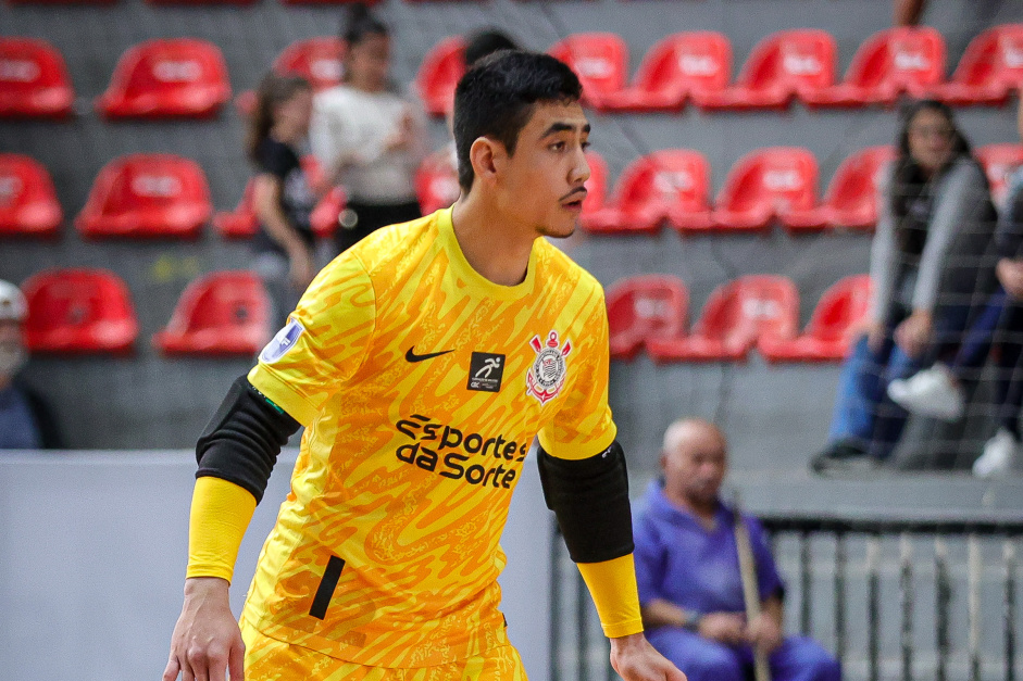 Corinthians Futsal oficializa renovação com jovem goleiro