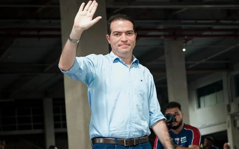 Marcelo Paz segue como presidente da LFU e se apresenta como dirigente do Corinthians: 