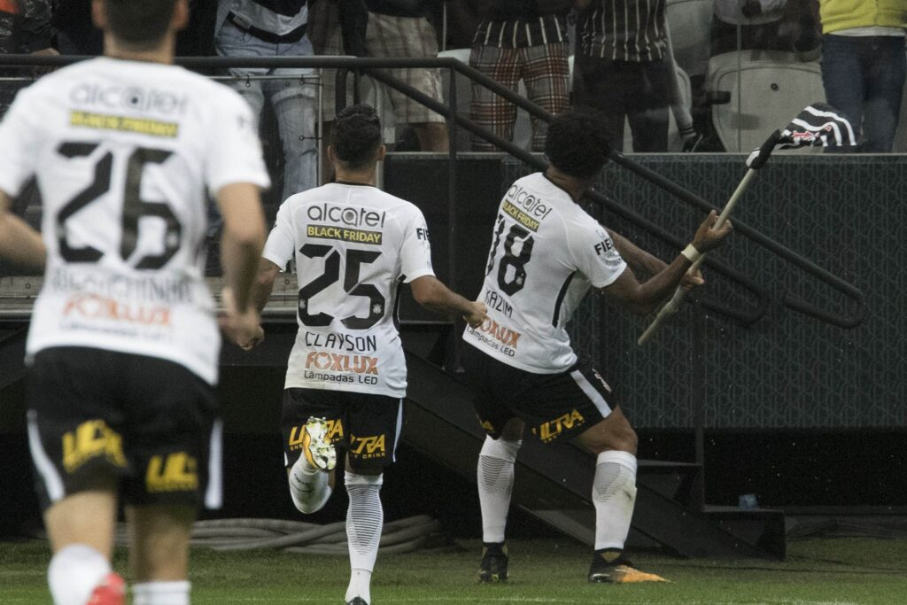 Lembra dele? Campeão pelo Corinthians, Gringo da Favela treina atacantes na base do Arsenal