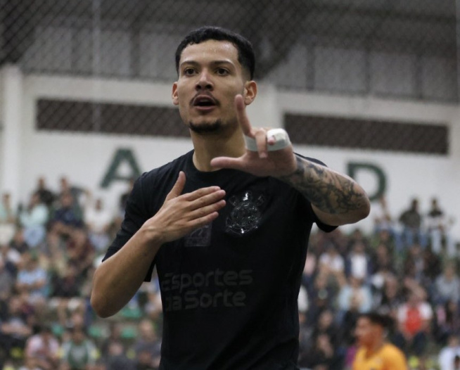 Pivô deixa o Corinthians Futsal após uma temporada e acerta com clube paranaense