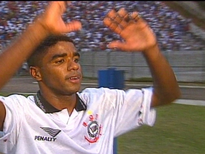 Lembra dele? Serginho, o polêmico substituto de Viola no Corinthians