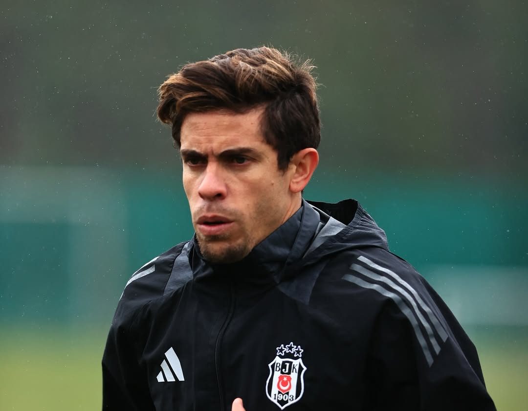 Conversas avançam, e zagueiro é esperado em São Paulo no fim da semana para negociar com o Corinthians