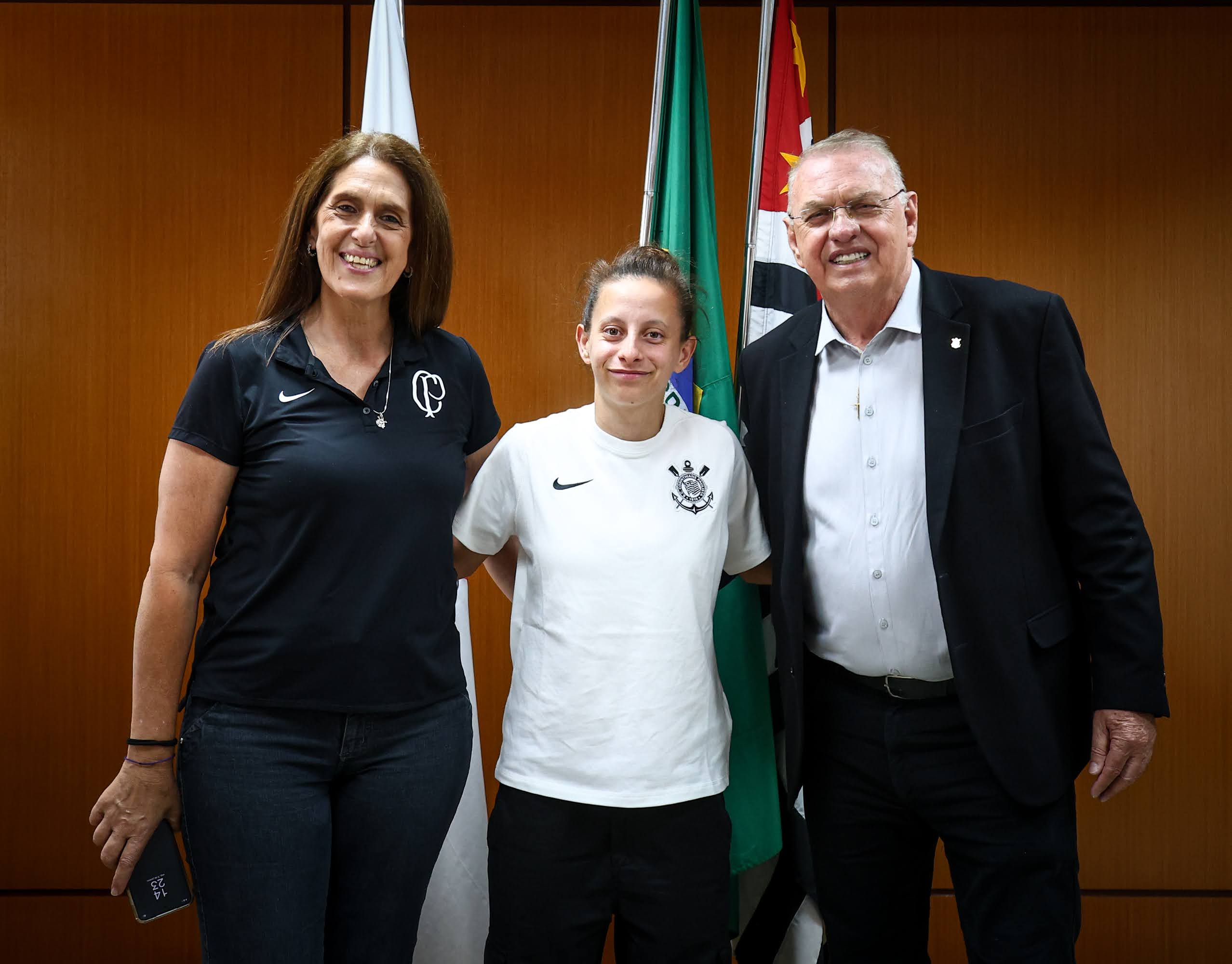 Corinthians oficializa contratação da atacante uruguaia Belén Aquino