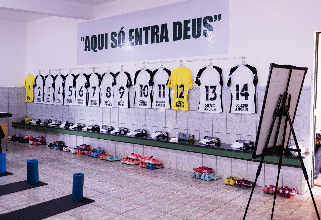 Corinthians diminui delegação na Copinha por economia; lateral aguarda definição do futuro após perder o torneio