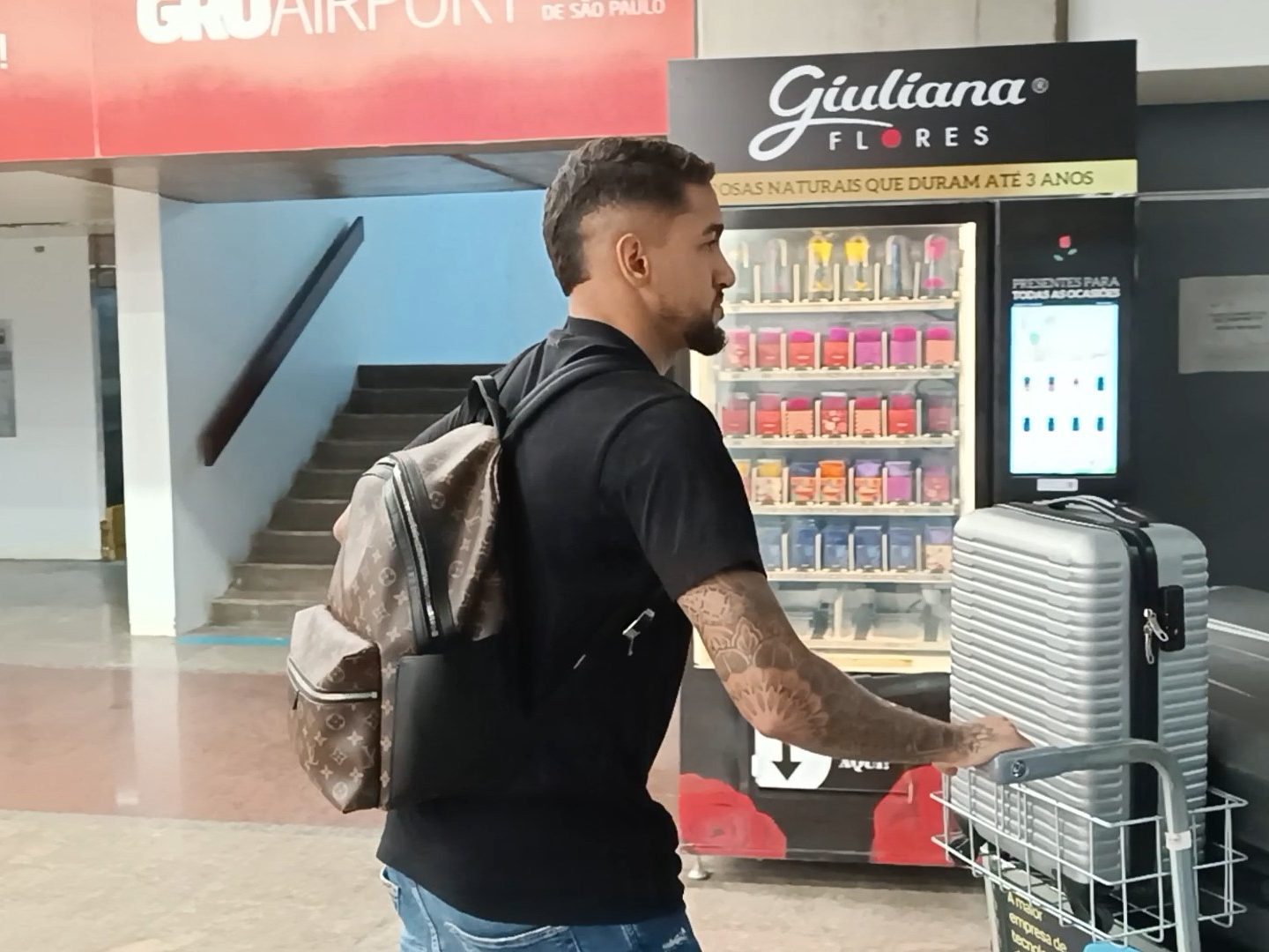 Meio-campista desembarca em São Paulo para finalizar acerto com Corinthians por empréstimo - Central do Timão