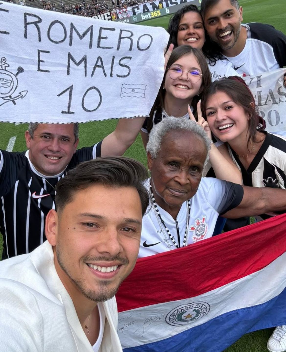 Corinthians homenageia Romero em despedida na Neo Quimíca Arena