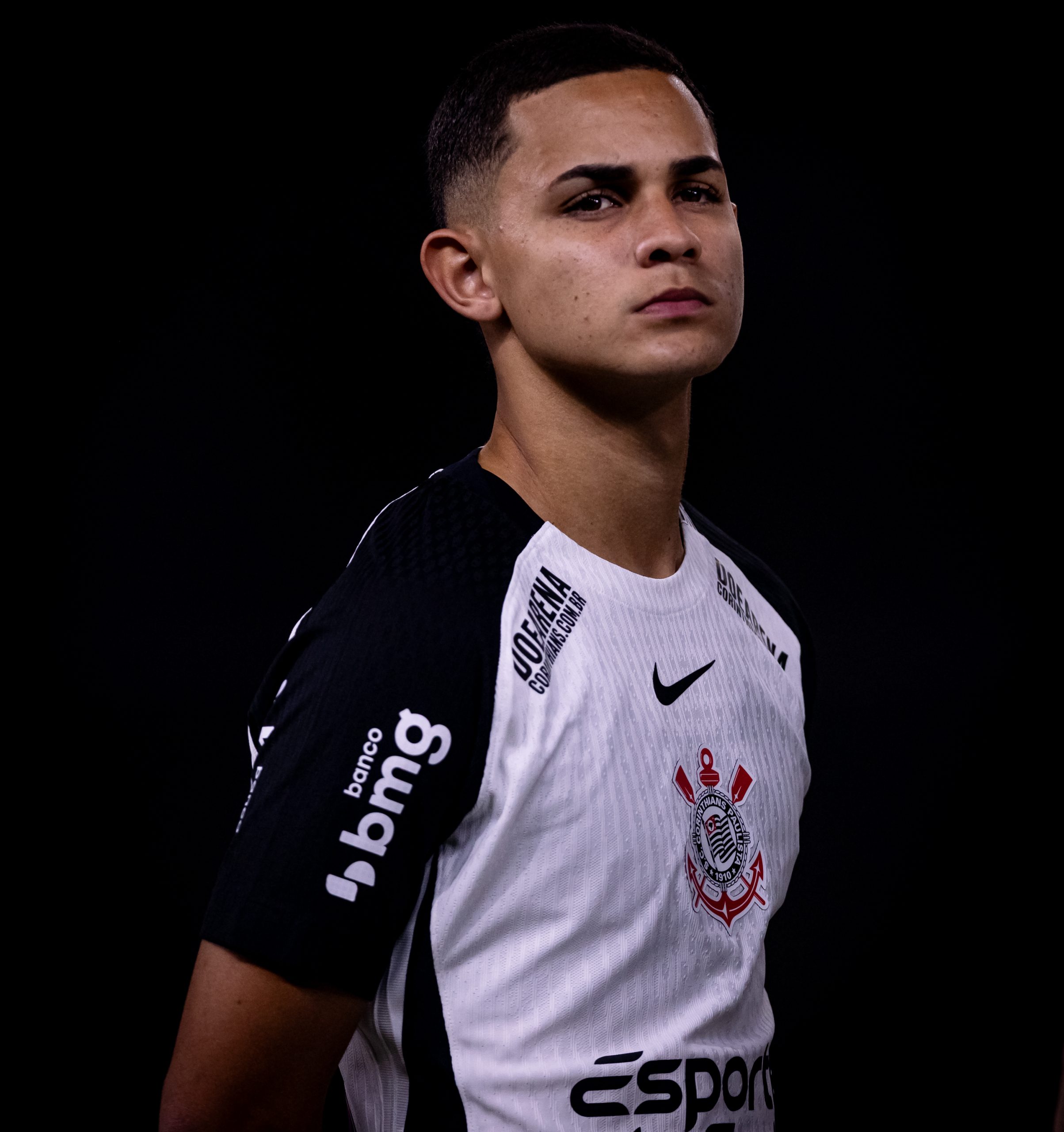 Volante do Corinthians valoriza experiência no profissional e mira título da Copinha