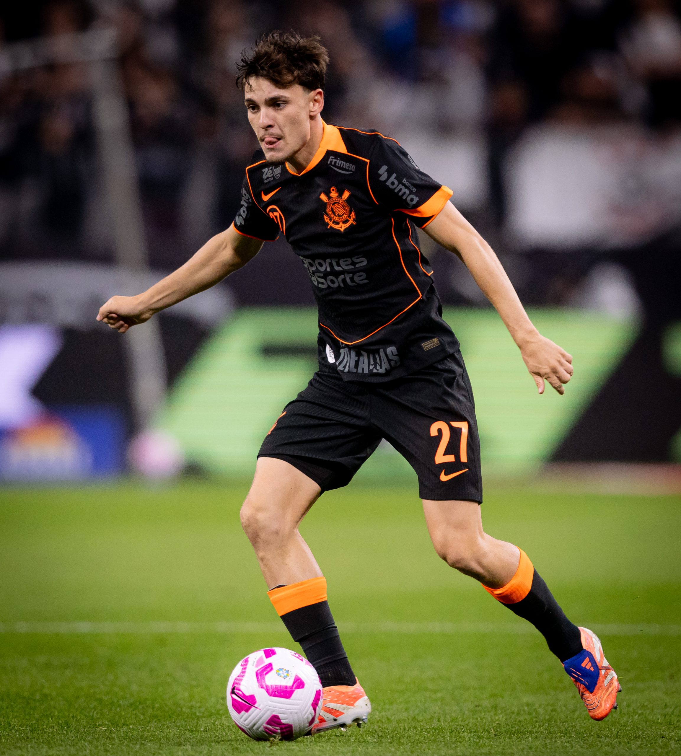 Breno Bidon se torna novo camisa 7 do Corinthians após saída de volante