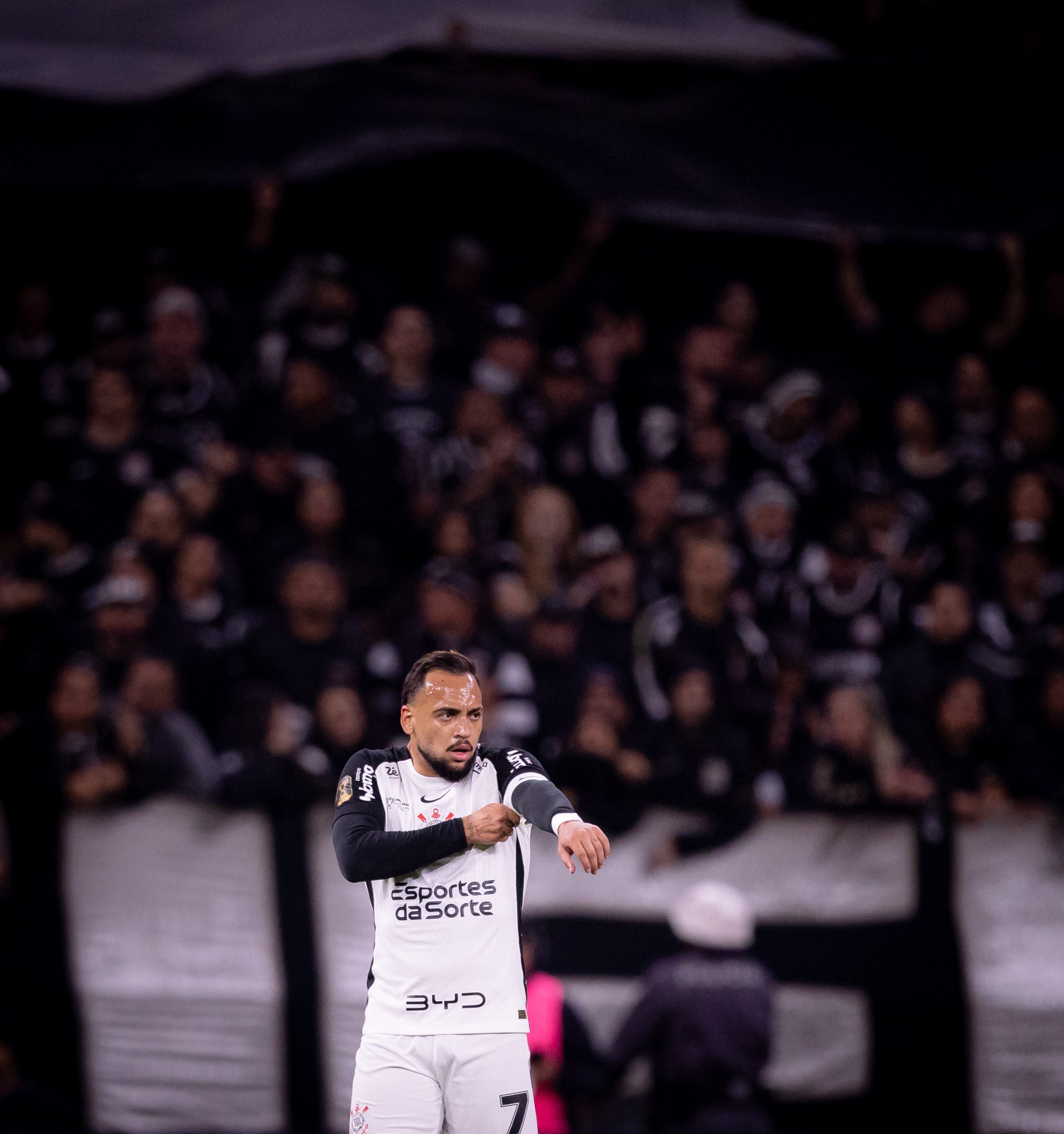 Novo entrave em negociação deixa futuro de Maycon em aberto no Corinthians