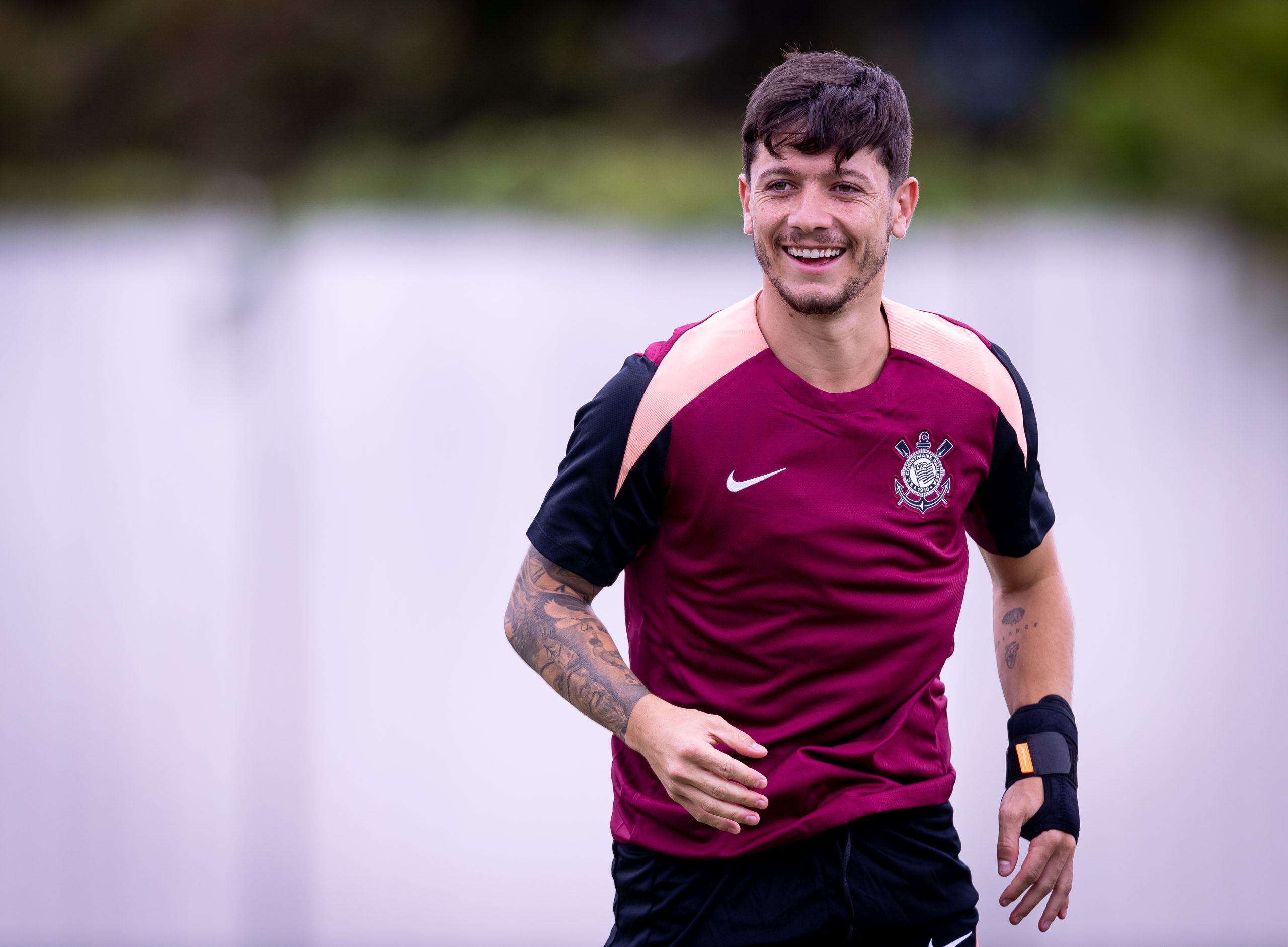 Corinthians mandará comitê de reestruturação à Argentina para negociar dívida com ex-clube de Garro