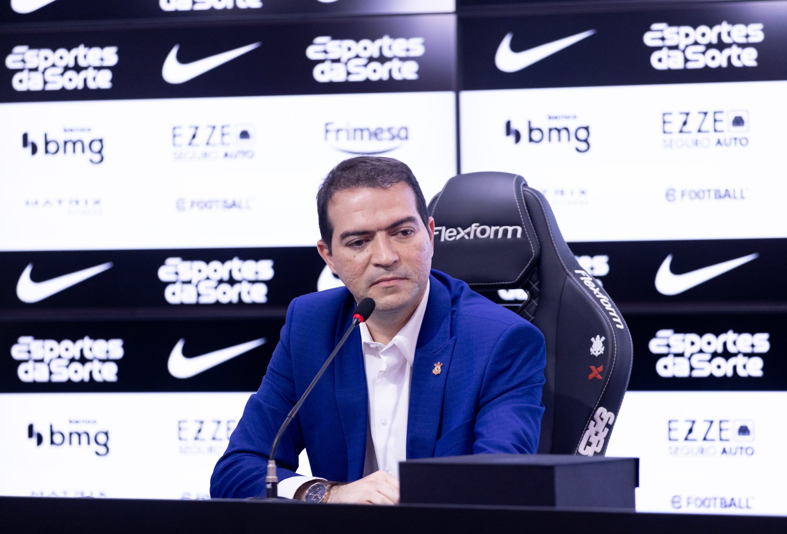 Executivo de futebol confirma contratação de zagueiro e detalha estratégia do Corinthians no mercado