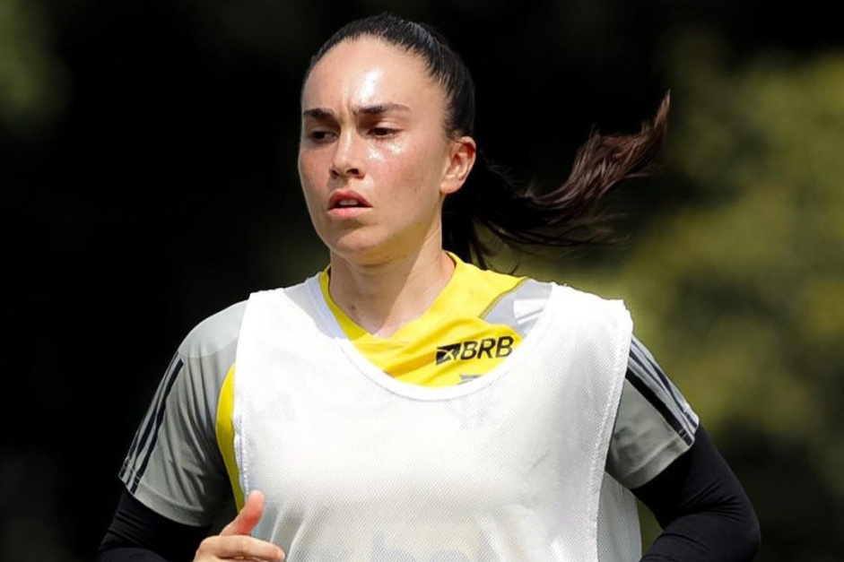 Corinthians encaminha retorno de zagueira argentina; Caicedo fica mais distante