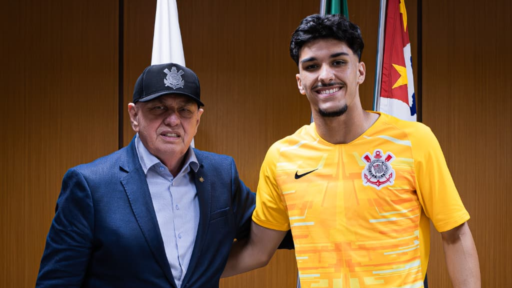 Corinthians oficializa renovação com goleiro promessa das categorias de base