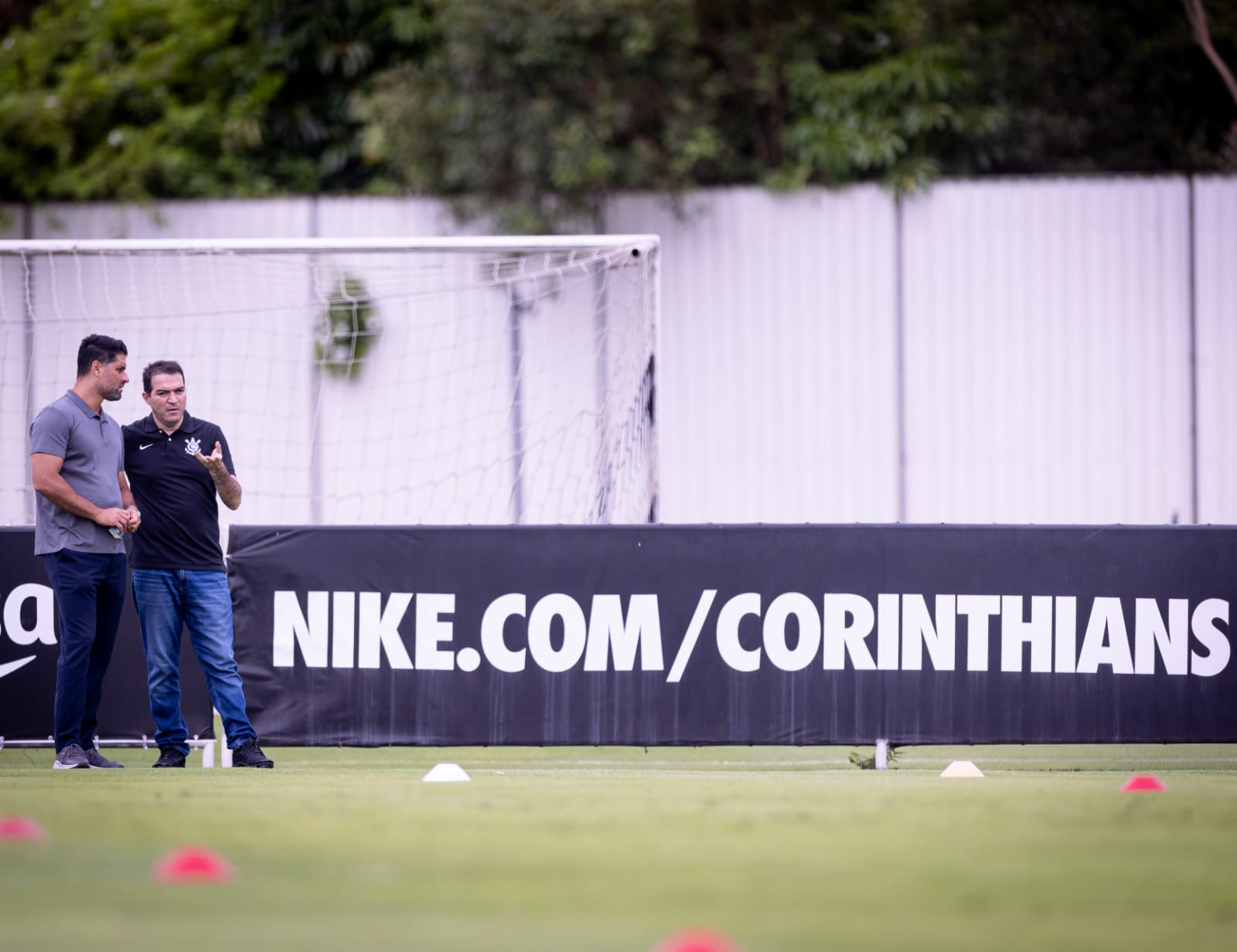 Mercado da bola: quem chega, quem sai e quem fica no Corinthians em 2026